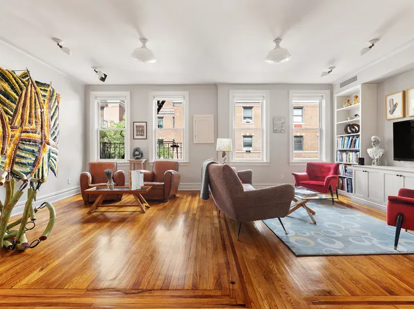 130 West 16th Street image 1 of 14