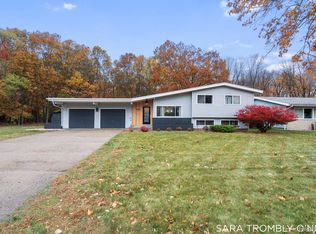 962 Seminole Rd, Norton Shores, MI 49441