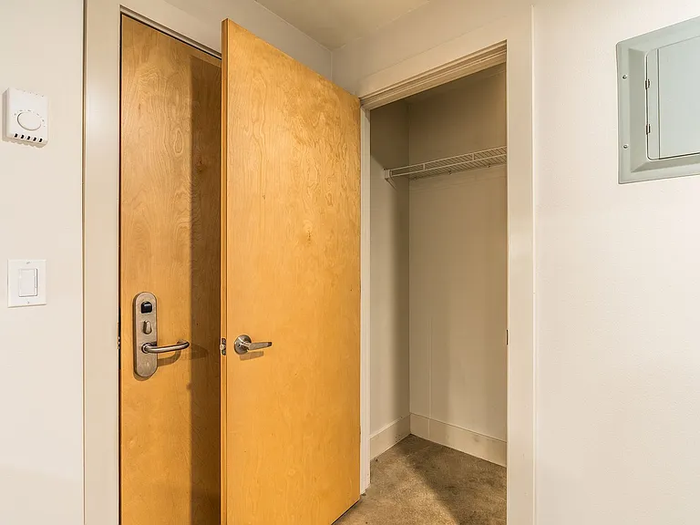 423 Terry Apartment — Photo 28