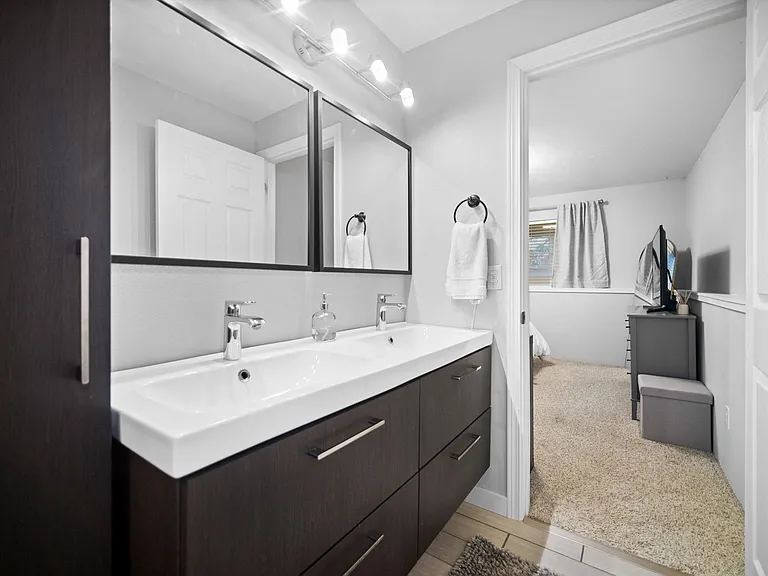 4511 E 15th Ave — Photo 30