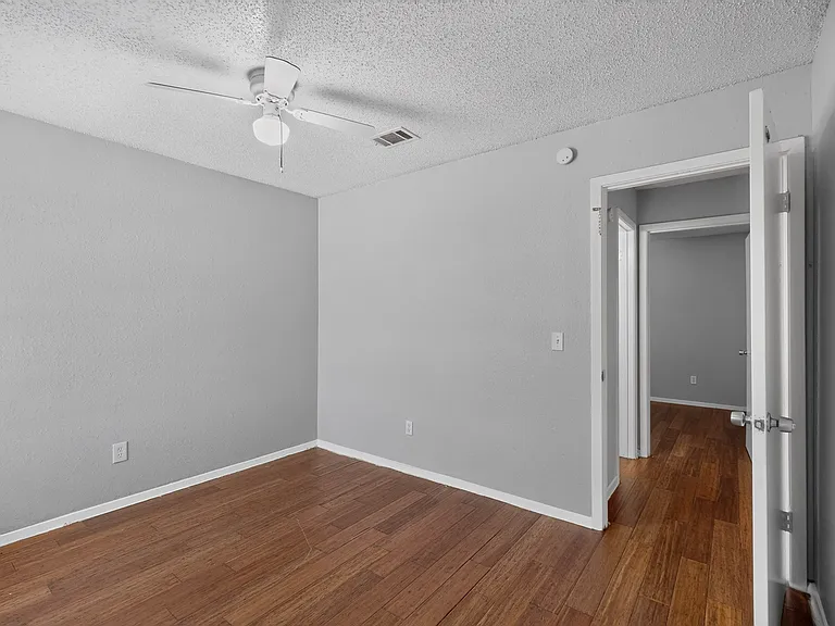 400 Raymond St #16 — Photo 20
