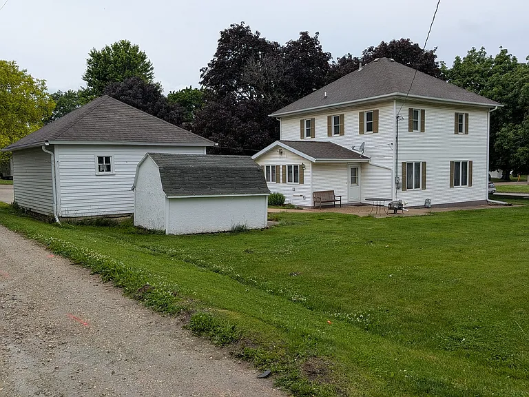 1033 Nash St — Photo 3