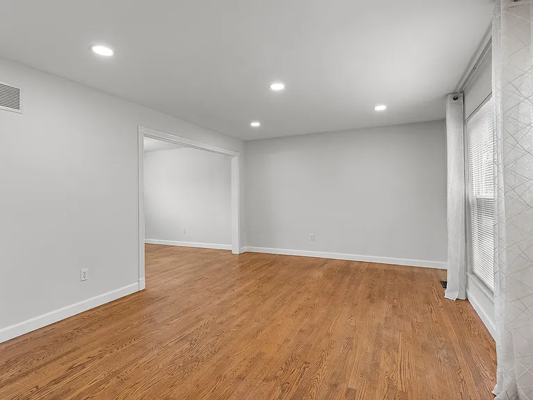 701 Oak Run Ln — Photo 4