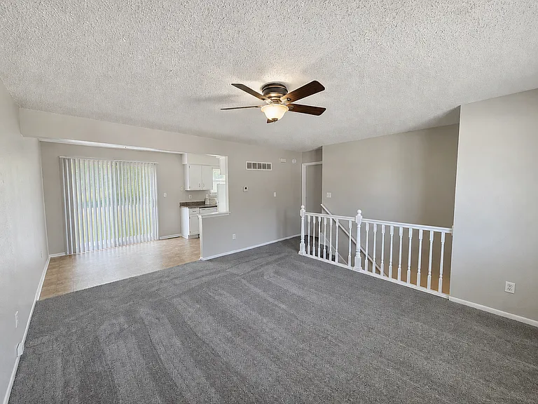 403 NE Westwind Dr #B — Photo 3