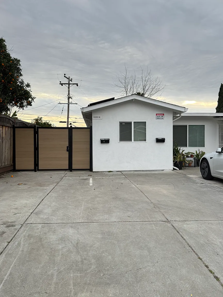 10221 Griffith St photo 1
