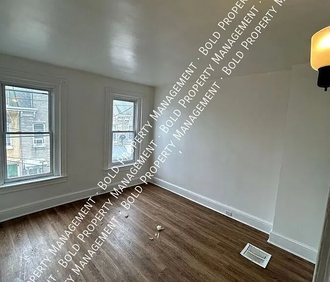 1316 Kenny St — Photo 4