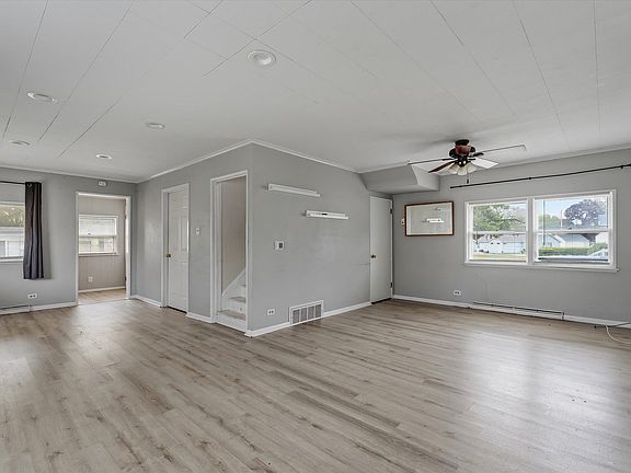 5th image of 2420 Monger Ave
