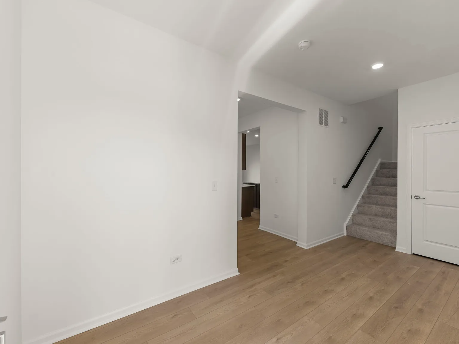 3 bed, 1800 sqft, $3,000 — Photo 3