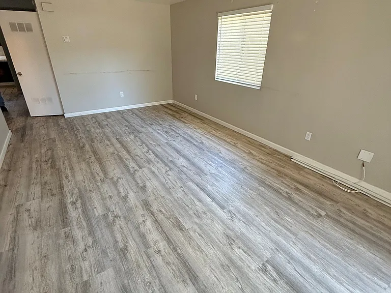 422 Winchester Dr — Photo 5