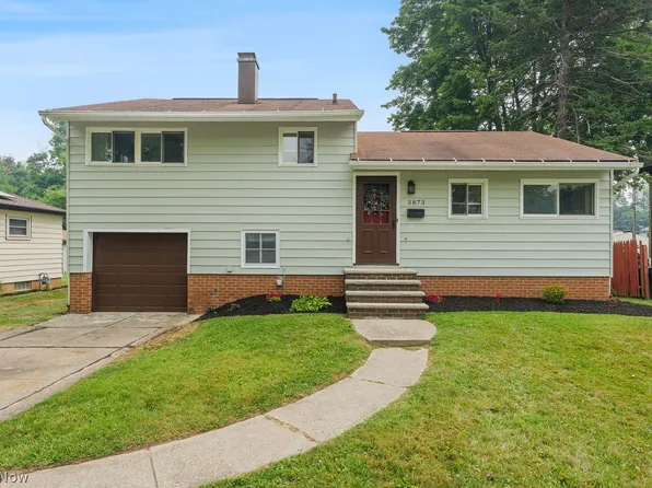 5873 Doxmere Dr, Parma Heights, OH 44130