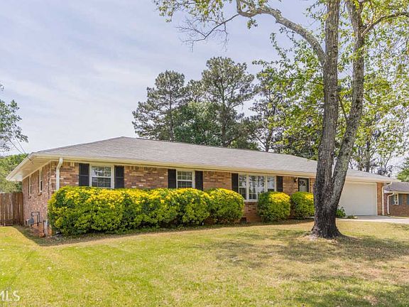 5th image of 3852 Imperial Dr