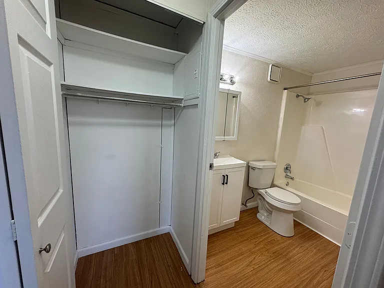 Greenleaf Apartments — Photo 9