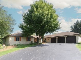 9N605 Nokomis Ln, Elgin, IL 60124