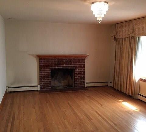 4th image of 8399 Burnside Dr