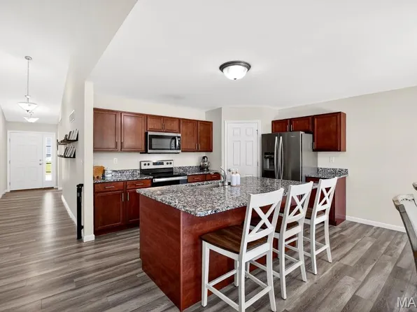 2350 Central Park Dr, Troy, MO 63379