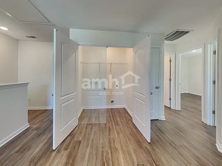2053 Southlea Dr — Photo 7
