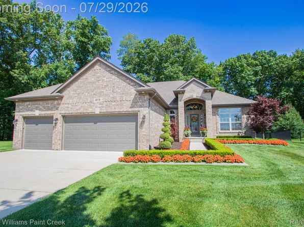 49118 Ridgeview Dr, Macomb, MI 48044