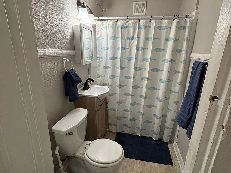 Desirable Euclid Neighborhood Apartment Building (Studio Apartments) & 2 Bedroom Single House - S... — Photo 11
