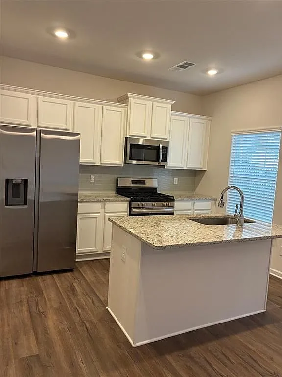 3 bed, 3.0 bath, 1937 sqft, $2,000 — Photo 4
