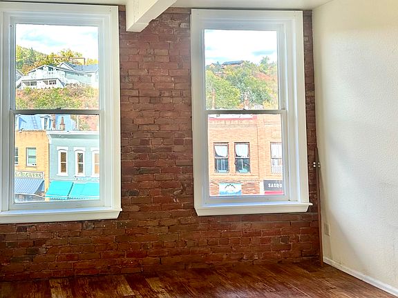 Light pores in from large windows overlooking the Ave.