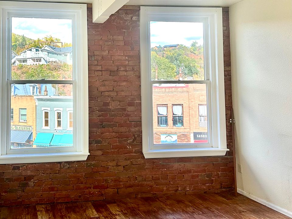 Light pores in from large windows overlooking the Ave.