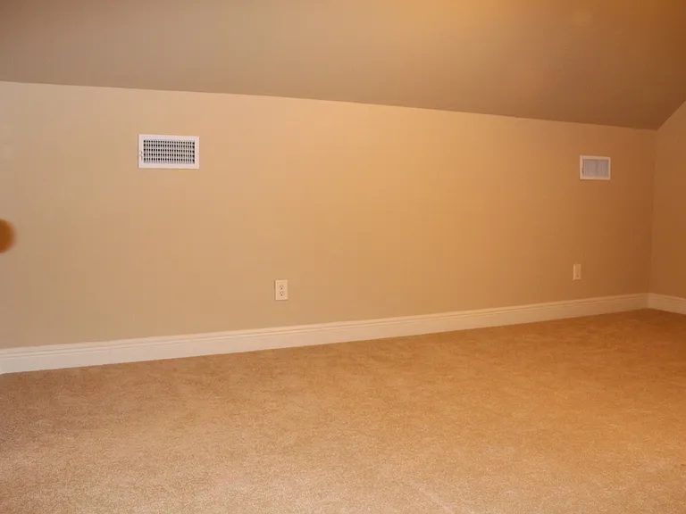 9821 Helmsley Cir — Photo 37