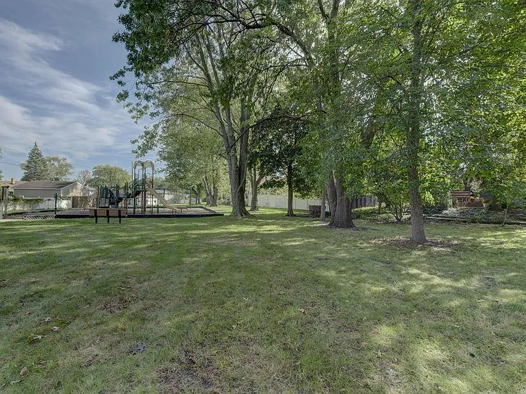 3051 Lakeside Dr — Photo 17