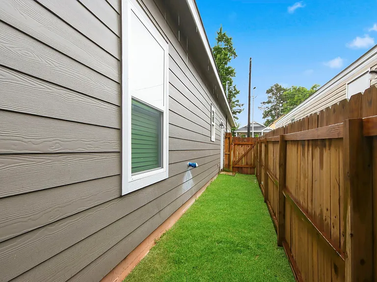 16902 Balmoral — Photo 27