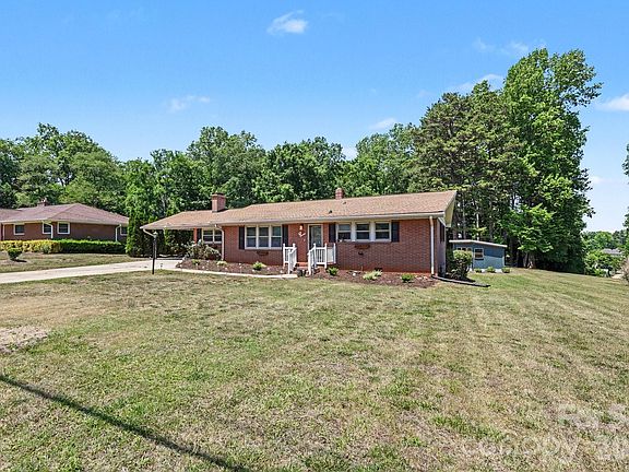 3rd image of 1210 Edgedale Dr