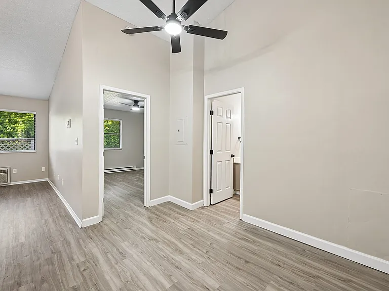 Abbington Village Apartments — Photo 7
