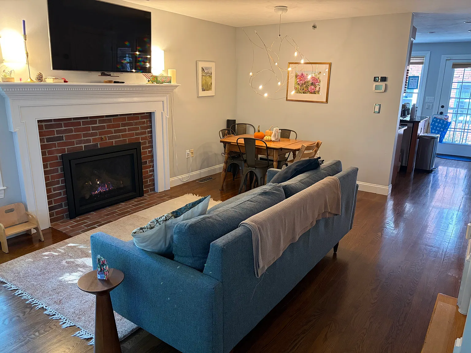 2 bed, 2.5 bath, 1316 sqft, $4,400 — Photo 2