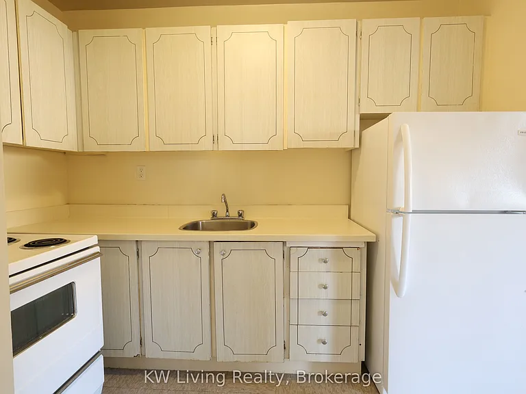 480 Lakeshore Rd E #301 — Photo 9