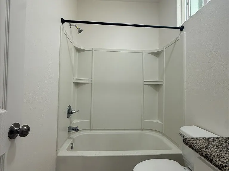 2284 Long Beach Blvd — Photo 5
