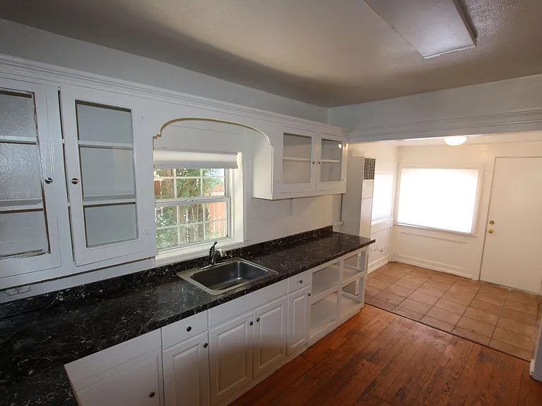 24 W C Riv — Photo 2