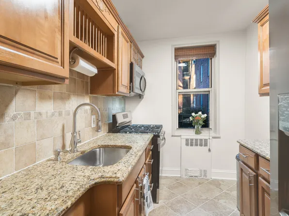 5610 Netherland Avenue image 2 of 21