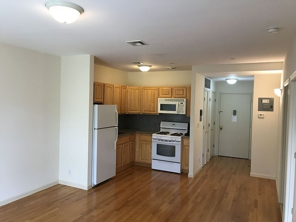 1st image of 506 Washington Ave APT 404