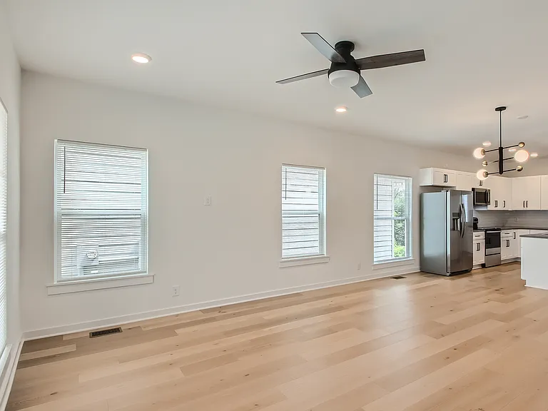 1113 Alcove Way — Photo 5