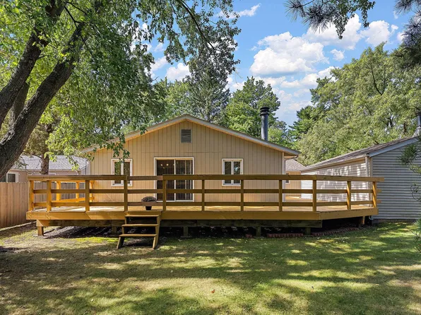 2986 Woodbridge St, Roseville, MN 55113