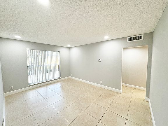 4th image of 4421 Treehouse Ln APT 21F