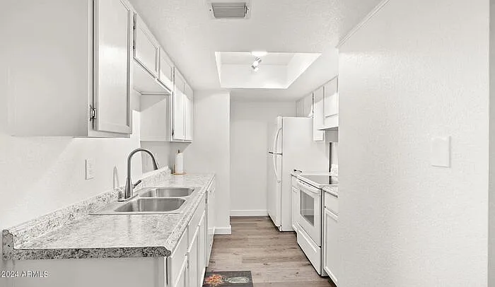 4211 E Palm Ln #202 — Photo 32