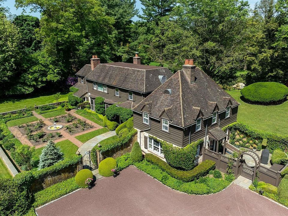 1st image of 285 Piping Rock Road