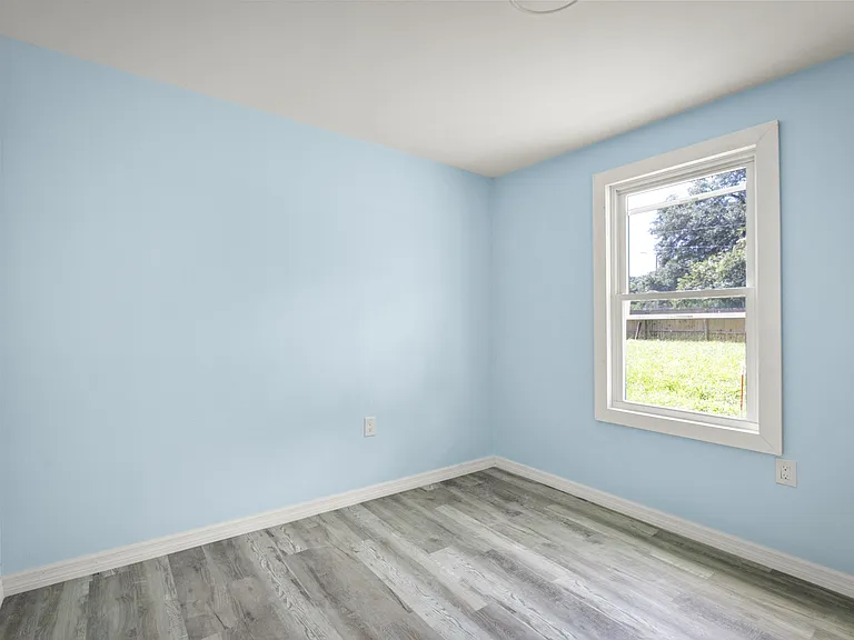 260 Vernis Ave — Photo 9