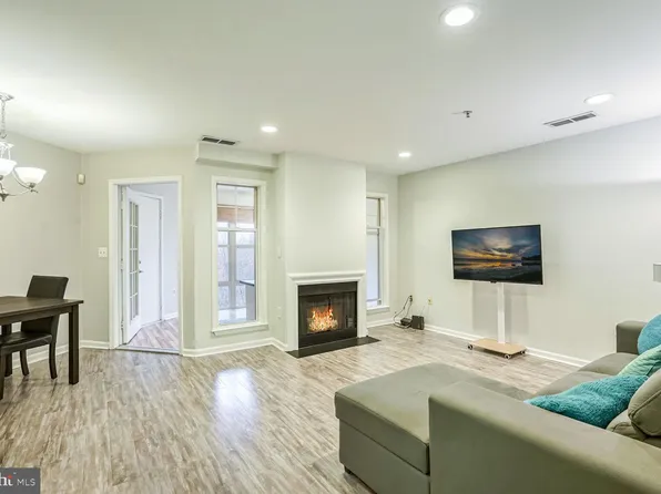 5565 Seminary Rd APT 407, Falls Church, VA 22041