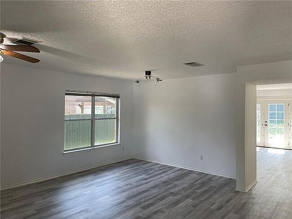 3rd image of 713 Catumet Dr