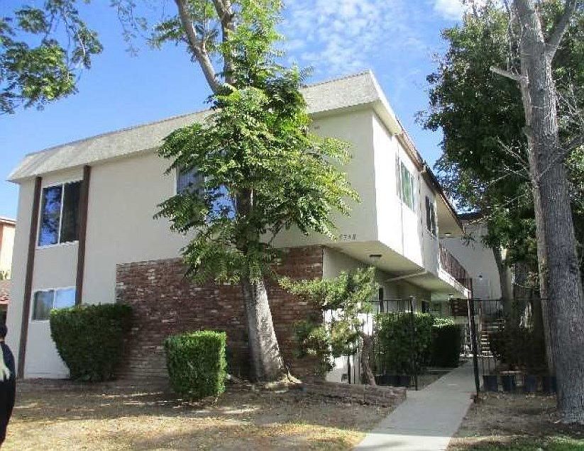 1st image of 5738 Woodman Ave