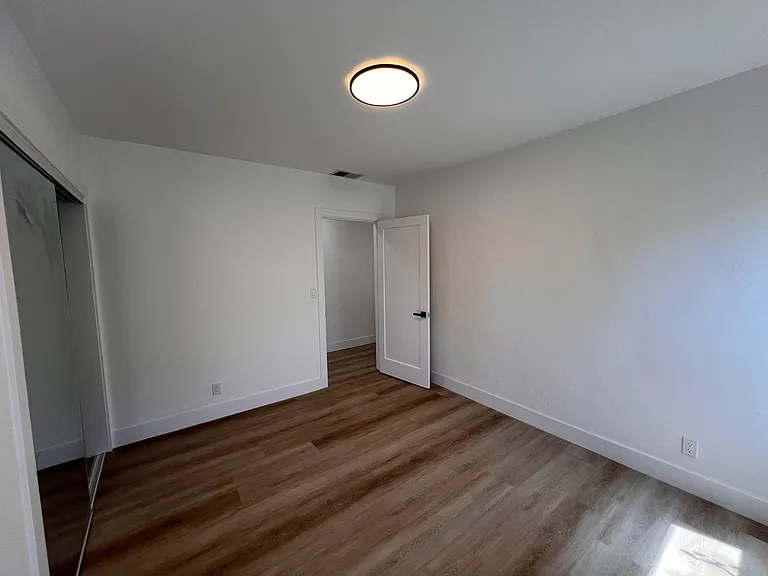137 Sylvan Ave — Photo 15