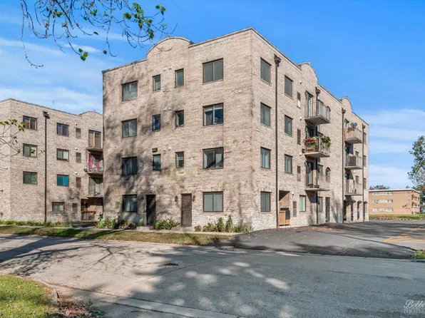 7316 40th St APT 4D, Lyons, IL 60534
