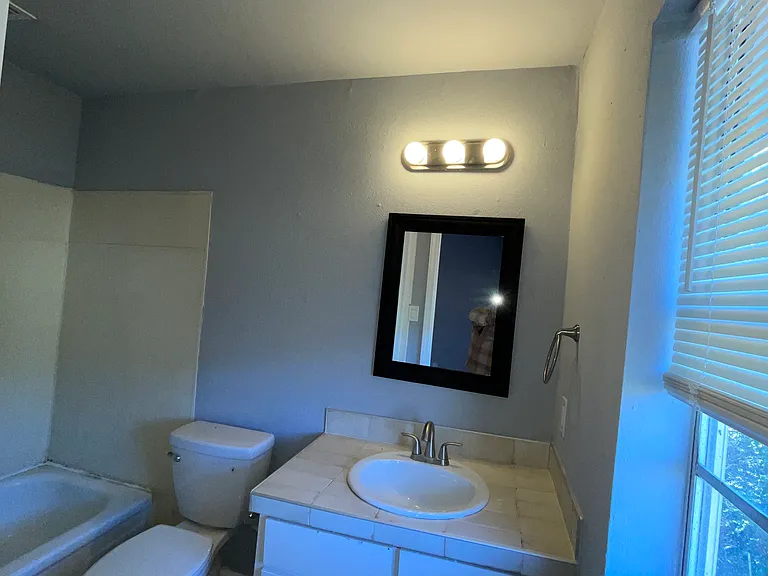 625 Augusta Ave #9 — Photo 5