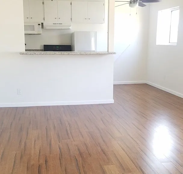 2937 S Orange Dr — Photo 2