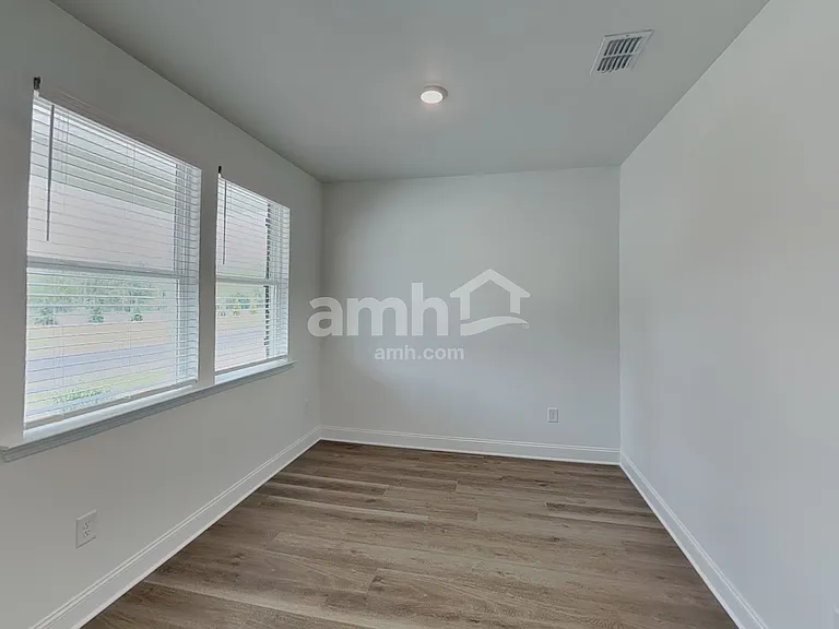 945 Carnelian Ln — Photo 8